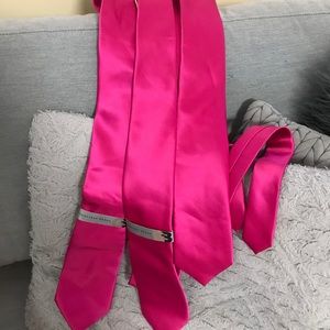 Ties hot pink or fuchsia color